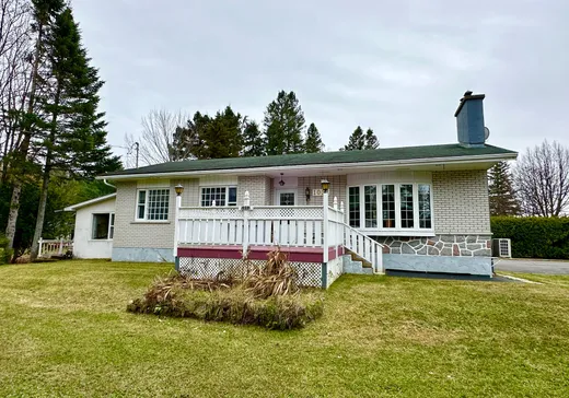 Two or more stories for sale - 1052 Ch. de la Rivière, Val David, J0T2N0