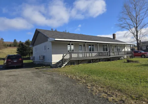 Maison à vendre - 997 Route 132 O., Causapscal, G0J 1J0