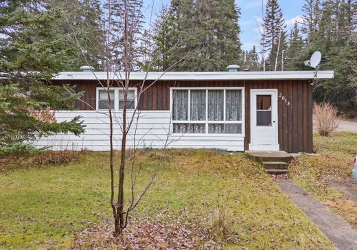 Two or more stories for sale - 2013 Ch. des Rossignols, Laval (Sainte-Rose), J0T2A0