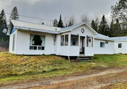 Maison à étages à vendre - 324 Ch. des Cyr, L'Ascension, J0T1W0