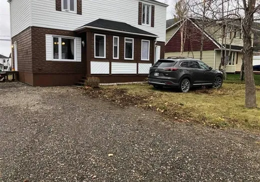 Maison à étages à vendre - 616-618 3e Rue, L'Anse-Pleureuse, G0E1W0