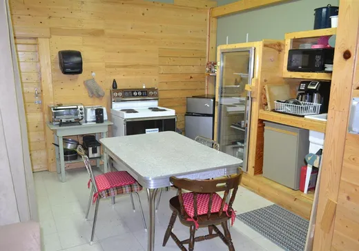 Maison à vendre - 260 Boul. Ste-Anne E., Sainte-Anne-des-Monts, G4V 1N7