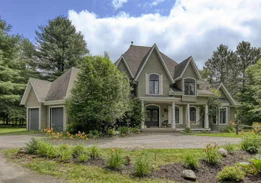 Two or more stories for sale - 105 Ch. de l'Acajou, Mont-Tremblant, J0T1M0