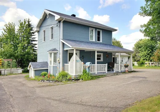 Maison à étages à vendre - 34 Rue de la Frontière O., Témiscouata-sur-le-Lac, G0L2B0