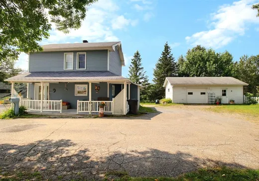 Maison à vendre - 34 Rue de la Frontière O., Témiscouata-sur-le-Lac, G0L 2B0