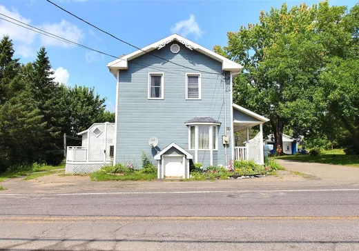 Maison à vendre - 34 Rue de la Frontière O., Témiscouata-sur-le-Lac, G0L 2B0