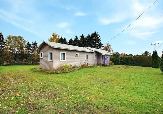 Bungalow à vendre - 52 Rue de la Grande-Coulée, Témiscouata-sur-le-Lac, G0L1S0