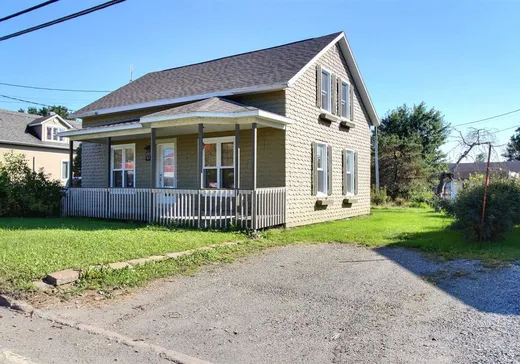 Un étage et demi à vendre - 47 Rue de la Frontière O., Témiscouata-sur-le-Lac, G0L2B0