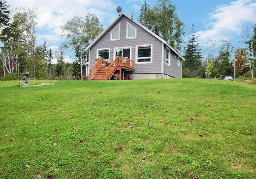 Two or more stories for sale - 452 Rue St-Joseph N., Témiscouata-sur-le-Lac, G0L2B0