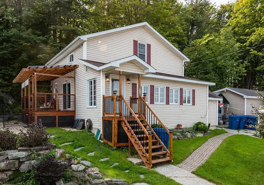 Two or more stories for sale - 121-125 Rue Principale O., Sainte-Anne-de-la-Rochelle, J0E2B0