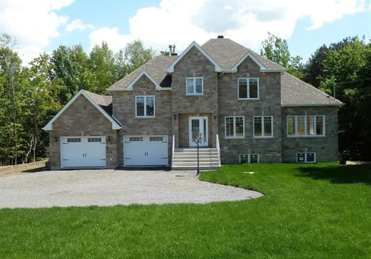 Maison à étages à vendre - 2325 Av. Bédard, Saint-Lazare, J7T2C9