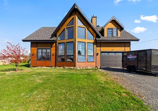 Two or more stories for sale - 261 2e Avenue S., St-Gedeon-De-Beauce, G0M1T0