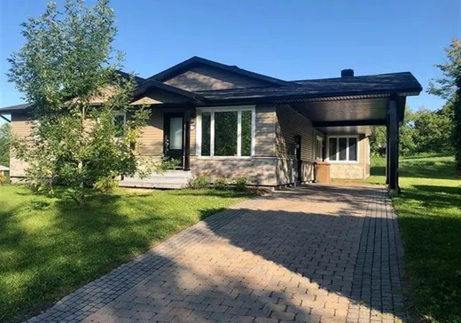 House for sale - 215 Rue de l'Hôtel-de-Ville, Val des Sources, J1T 3S1