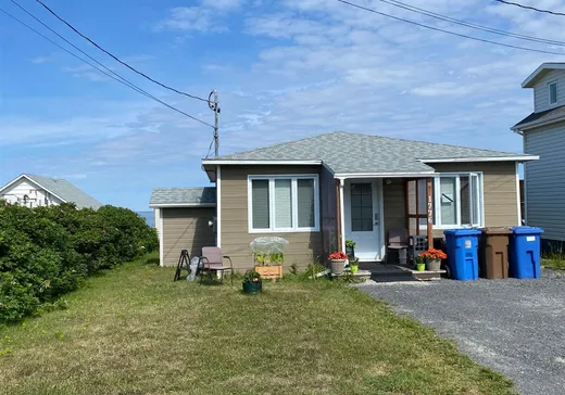 Chalet à vendre - 1776 Rue de Matane-sur-Mer, Matane, G4W3M6