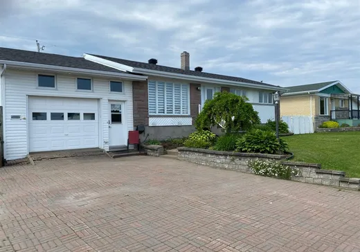 Bungalow à vendre - 197 Rue St-Robert, Matane, G4W1B9