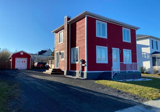 Maison à étages à vendre - 591 Av. St-Jérome, Matane, G4W3B9