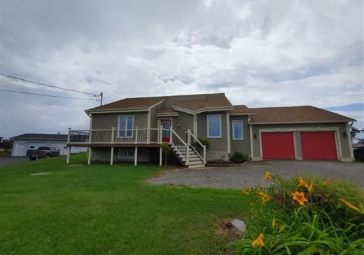 Bungalow for sale - 1332 Route 132, Matane, G4W7E1