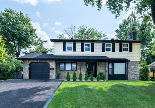 Two or more stories for sale - 94 Sussex Drive, Beaconsfield (Montreal Island), H9W3G1
