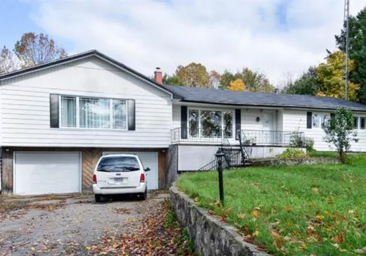 Two or more stories for sale - 514 Route des Outaouais, Brownsburg-Chatham, J8G2H4