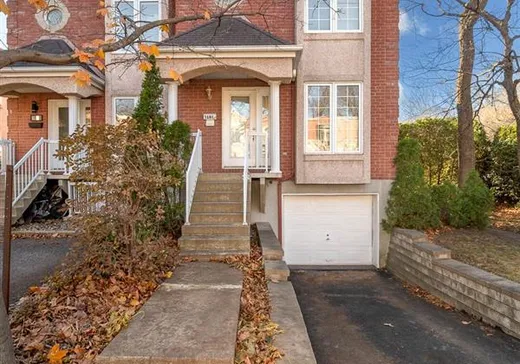 Maison à étages à vendre - 3180 Boul. St-Martin E., Laval (Duvernay), H7E4W7