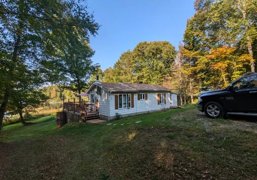 Two or more stories for sale - 3 Ch. du Wapiti, Lac-du-Cerf, J0W1S1