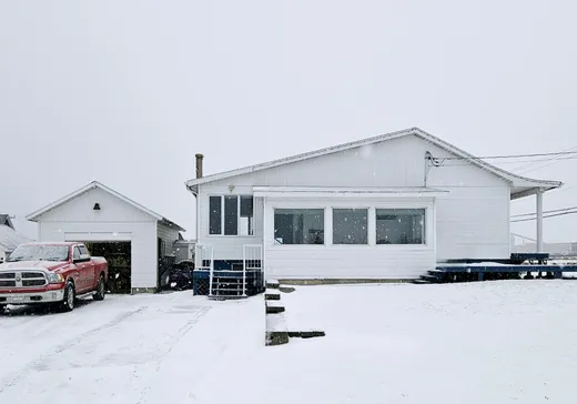 Maison à étages à vendre - 1888 Av. du Phare O., Matane, G4W3M6