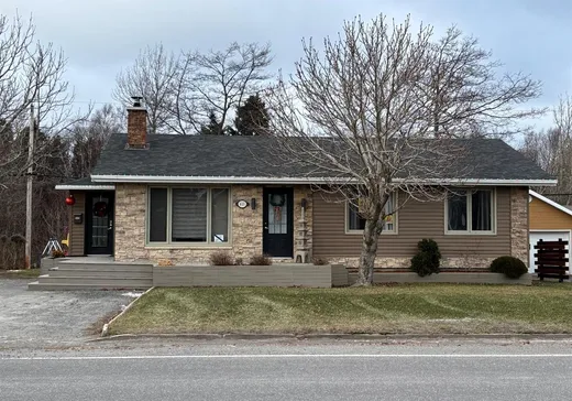 Bungalow à vendre - 611 Rue Fournier, Matane, G4W3X1