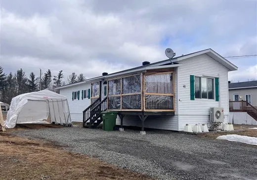 Maison mobile à vendre - 41 Rue Santerre, Lachute, J0V1X0