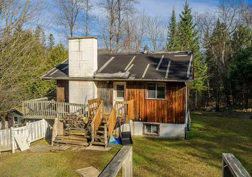 Maison à vendre - 6 Ch. du Vieux-Foyer, Saint-Sauveur, J0R 1R7