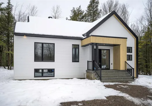 Chalet à vendre - 128 Rue Béatrice, Saint-Colomban, J5K2E1