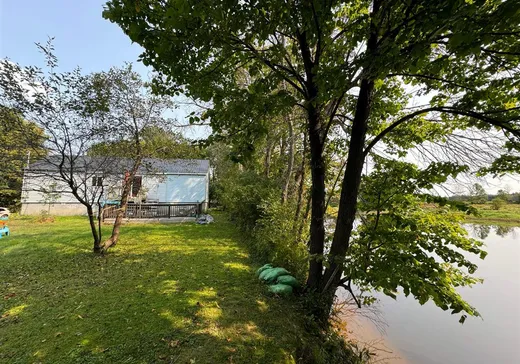 Bungalow à vendre - 136 Ch. du Bord-de-l'Eau, Lachute, J8H3W7