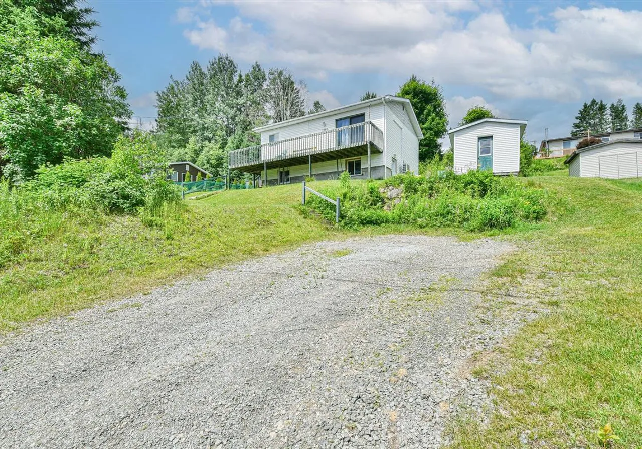 Chalet à vendre - 2003 Av. É-Pilon, Ste-Lucie, J0T 2J0