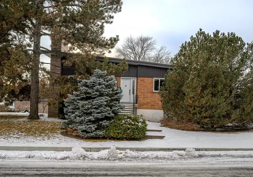 Maison à vendre - 600-600A Rue Franchère, Saint-Sauveur, H7E 3R2