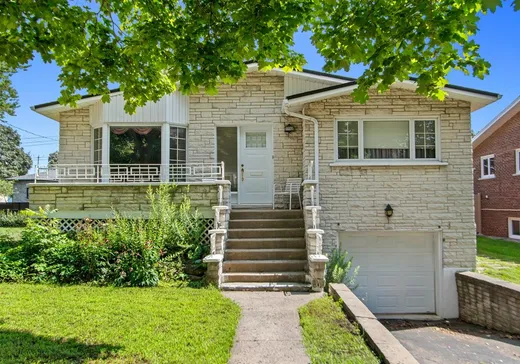 Chalet à vendre - 5390 Rue des Clairières, Montréal (Saint-Léonard), H1R1L1
