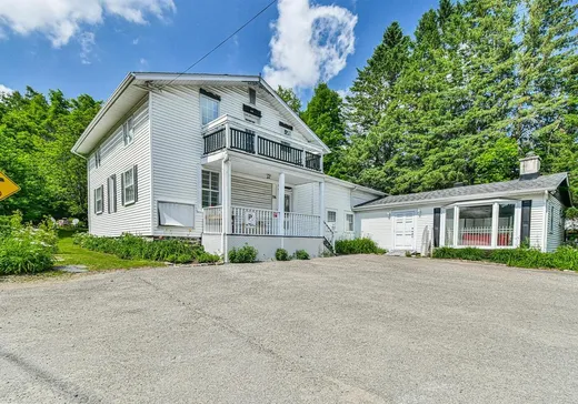 Maison à étages à vendre - 136 Ch. de la Gare, Saint-Sauveur, J0R1K0