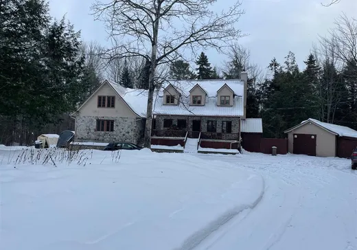 Chalet à vendre - 2021-2023 Boul. du Roi-Charles, Saint-Jérôme, J5L1S3