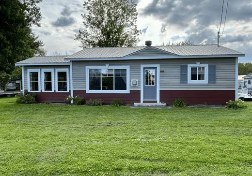 Bungalow à vendre - 8774 Ch. de la Pointe-Hopkins, Sainte-Agnès-de-Dundee, J0S1L0
