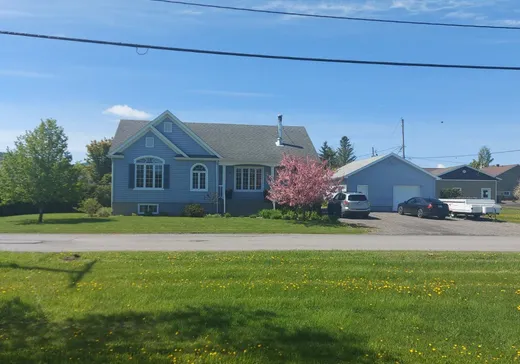 Maison à étages à vendre - 61 Rue St-Pierre O., Matane, G0J3L0
