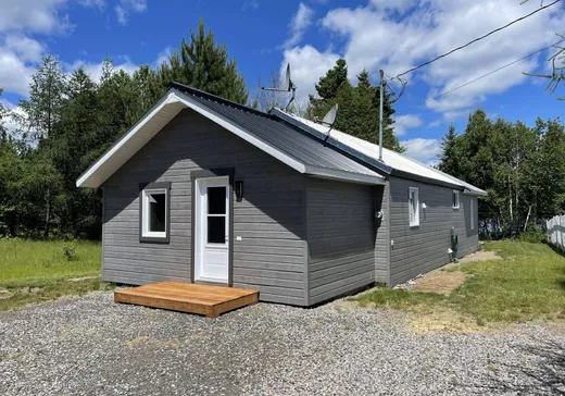 Maison à vendre - 45 Rue Principale, Lac-Edouard, G0X 3N0