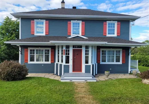 Maison à étages à vendre - 342 Av. Principale, St-Damase, G0J2J0