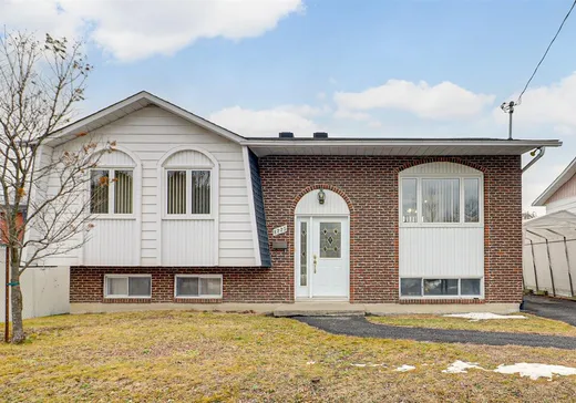 Chalet à vendre - 8225 Rue Agathe, Laval (Vimont), H7A3H6