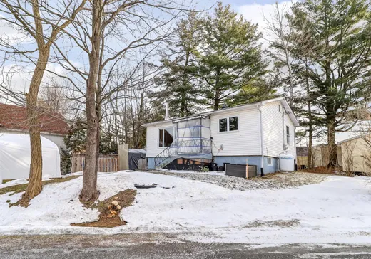 Two or more stories for sale - 346 Rue Blais, Sainte-Sophie, J5J2A2