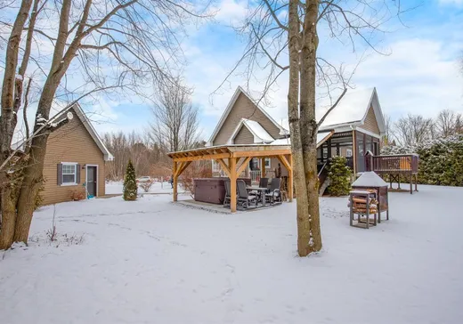 Chalet à vendre - 520 Rue des Coyotes, Farnham, J2N 3C6