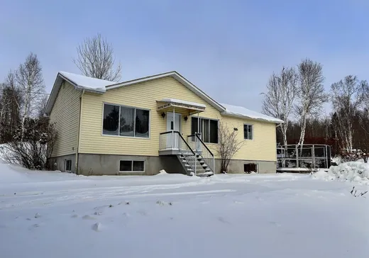 Two or more stories for sale - 138 Ch. du Lac-Macaza, Labelle, J0T1R0