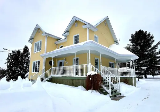 Two or more stories for sale - 7069 Rue du Centre, Lac-Kenogami, G7X0H9