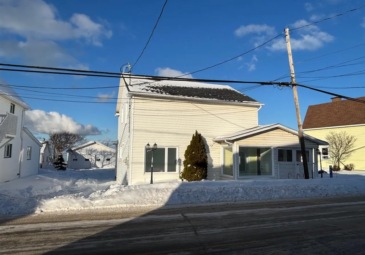 Maison à vendre - 148 Av. Ulric-Tessier, Matane, G0J 3H0