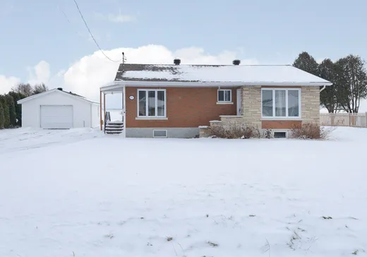 Two or more stories for sale - 1579 Route 132, Saint-Anicet, J0S1M0