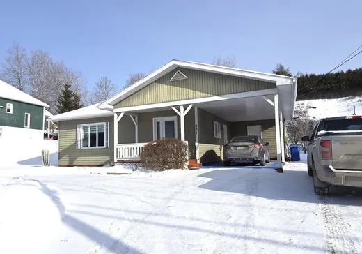 Maison à étages à vendre - 231 Rue St-Jacques N., Causapscal, G0J1J0