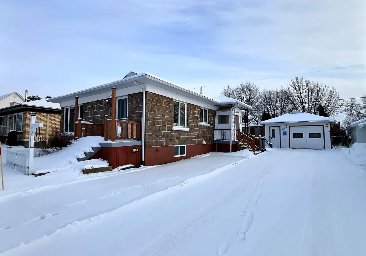 Maison à vendre - 2703 Rue Kérouack, Saguenay, G7S 1C9