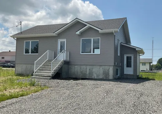 Maison à étages à vendre - 118 Rue Siméon-Charland, St-Pierre-Les-Becquets, G0X2Z0
